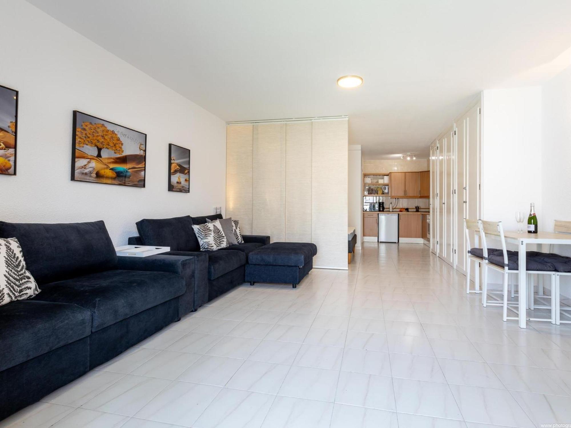 Port Royale 291, Spacious Studio, Heated Pool Apartment