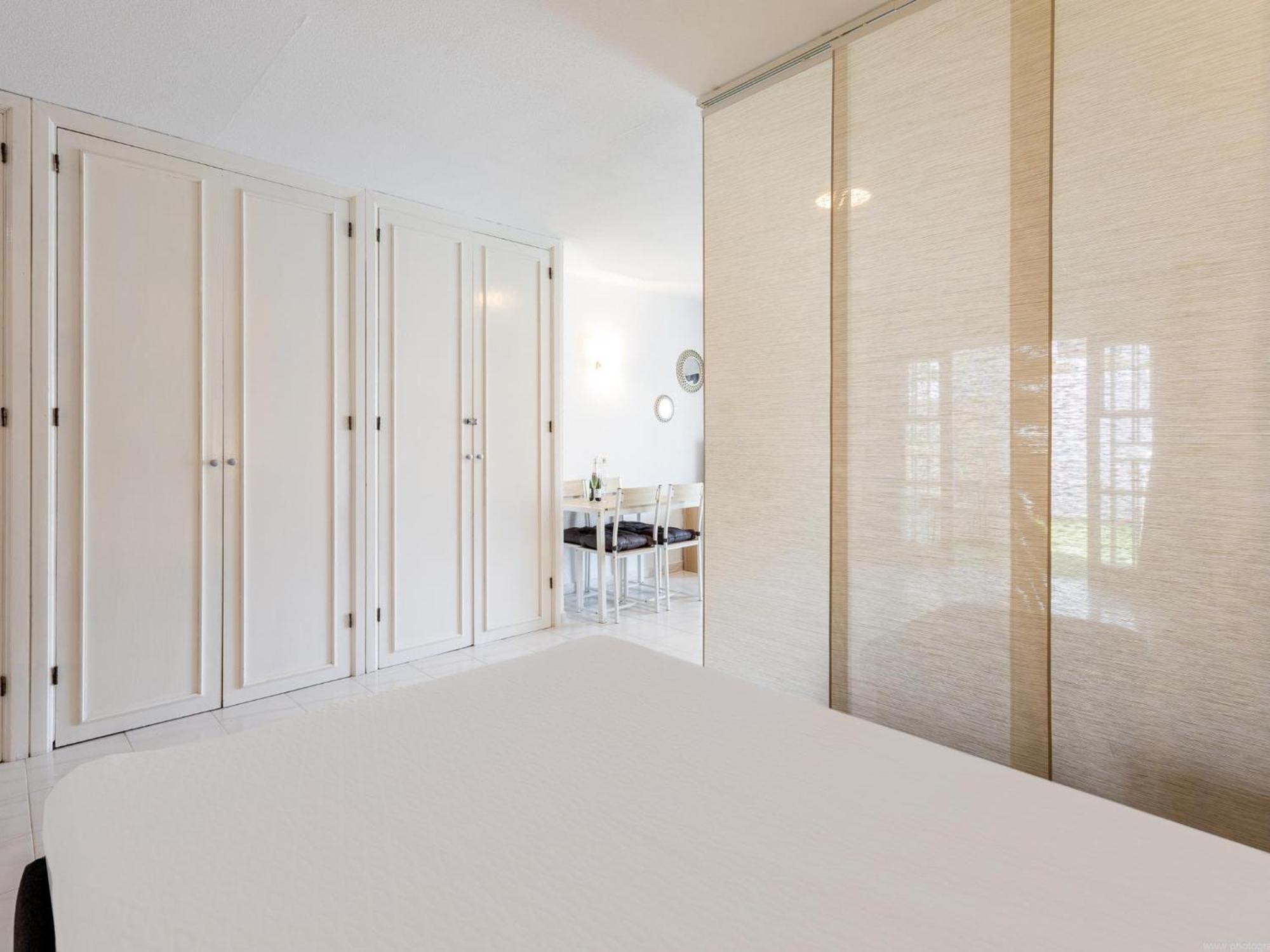 Port Royale 291, Spacious Studio, Heated Pool Apartment