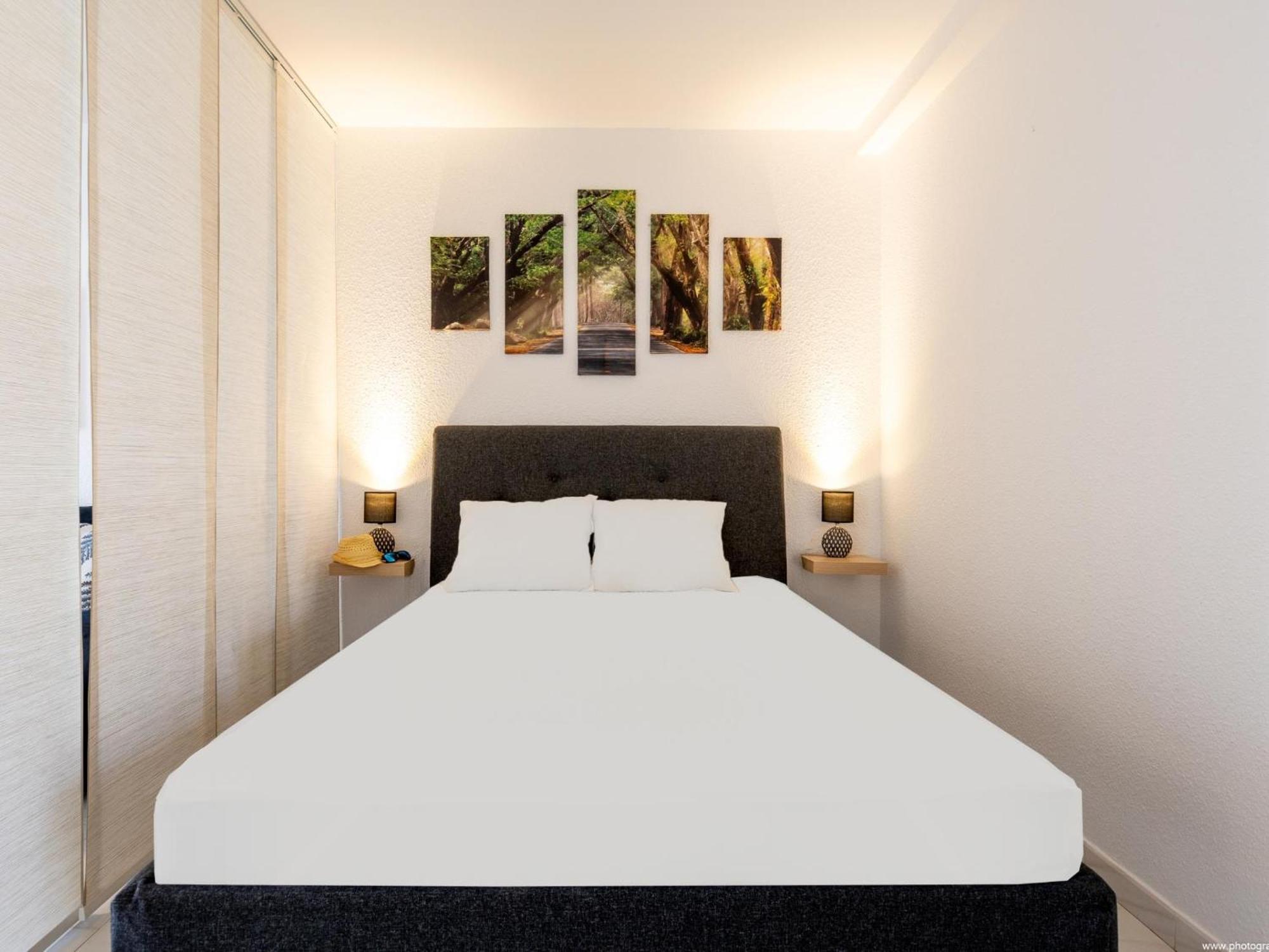 Port Royale 291, Spacious Studio, Heated Pool Apartment *