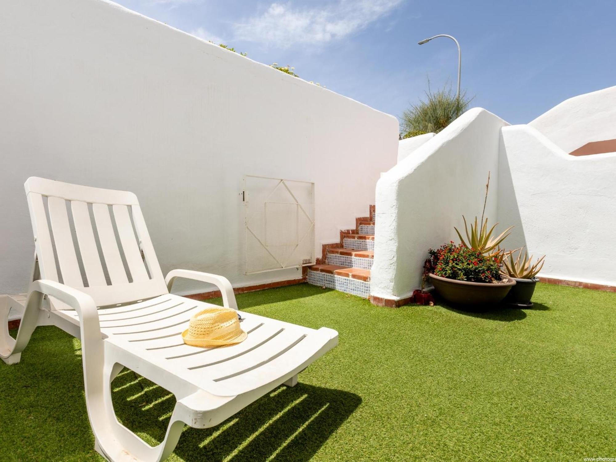 Port Royale 291, Spacious Studio, Heated Pool Apartment *